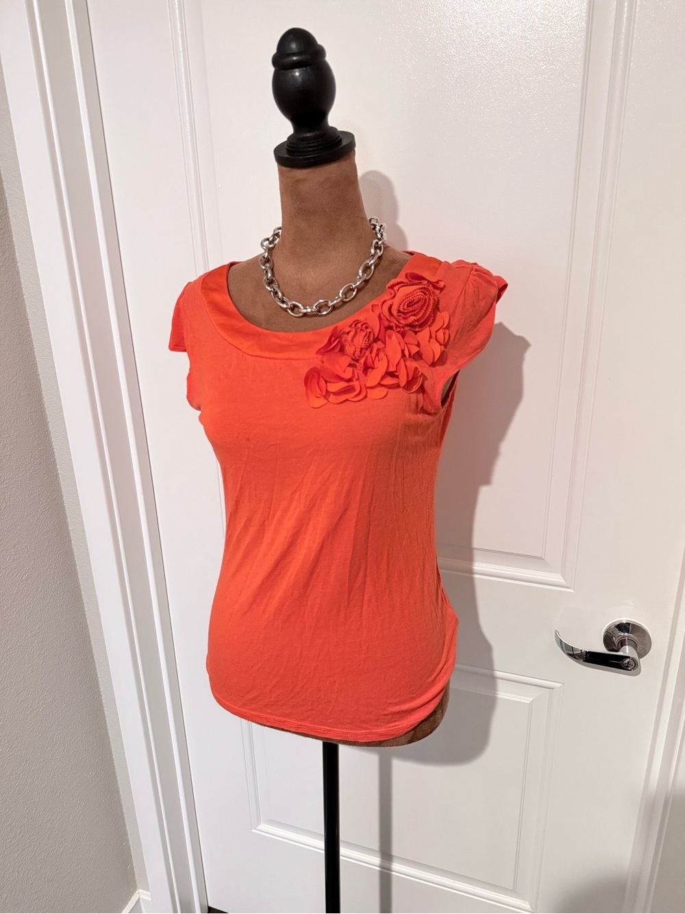 Coral Floral Appliqué Cap Sleeve Top XS Feminine Cutout Blouse
